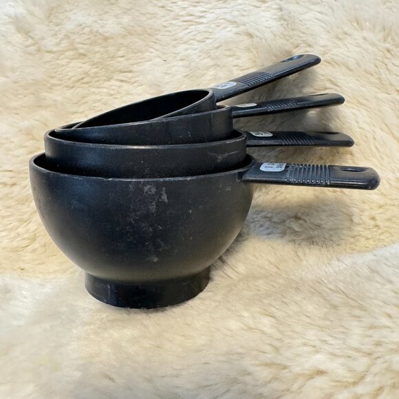 Pyrex Resting Black Measuring Cups - Picture 13 of 13